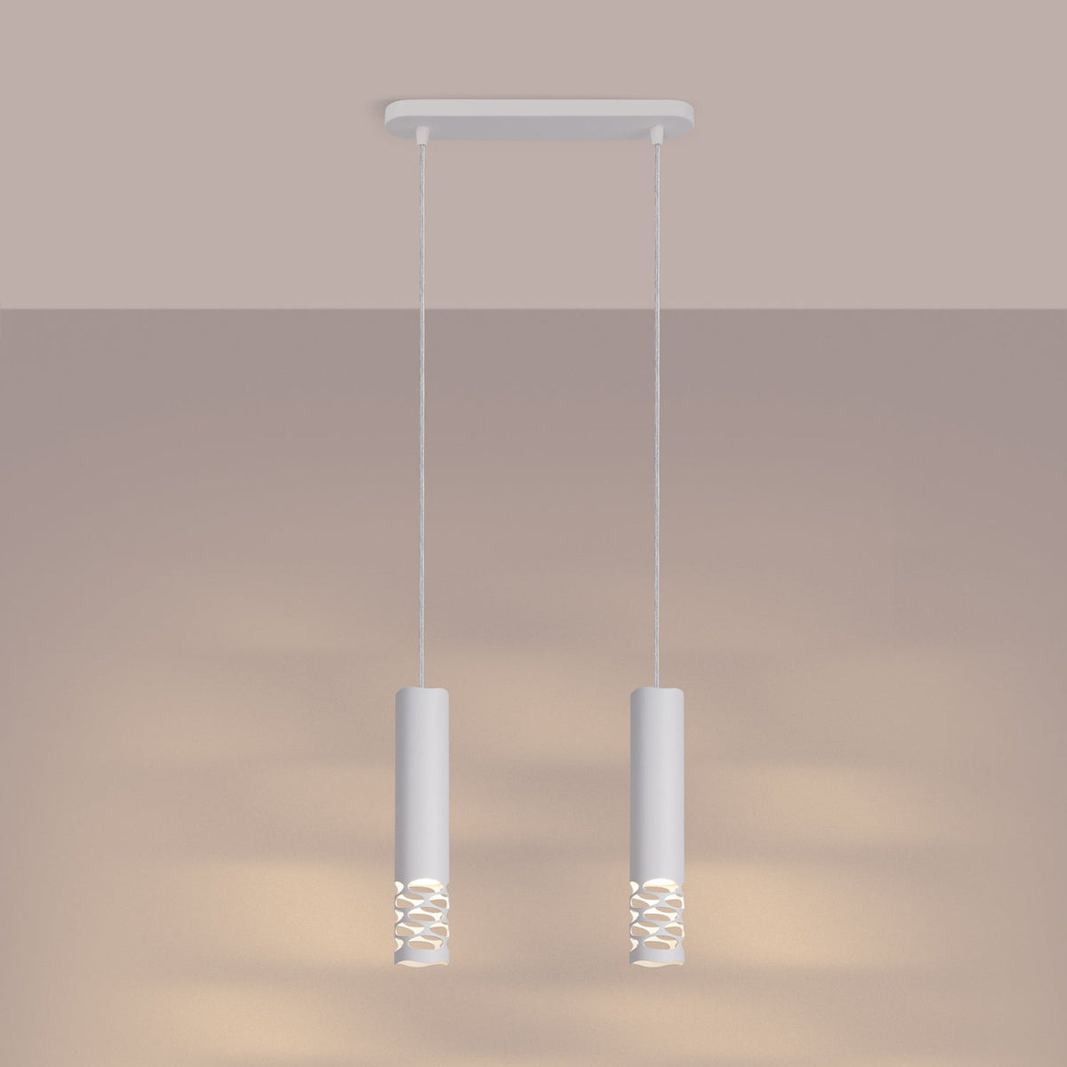 Suspension acier ajouré Naïa en grappe sous rosace ronde table circulaire