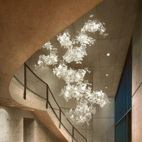 FLORANA – Suspension Florale en Métal Doré et Céramique Lumio™