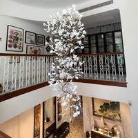 FLORANA – Suspension Florale en Métal Doré et Céramique Lumio™