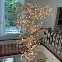 FLORANA – Suspension Florale en Métal Doré et Céramique Lumio™