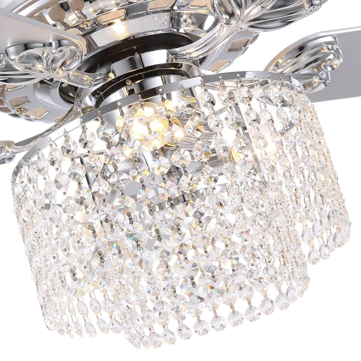Plafonnier Ventilateur Rond Cristal Argenté Salle à Manger en situation
