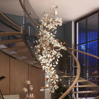 FLORANA – Suspension Florale en Métal Doré et Céramique Lumio™