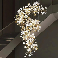 FLORANA – Suspension Florale en Métal Doré et Céramique Lumio™