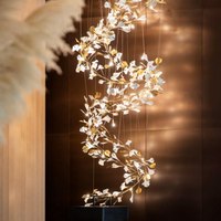 FLORANA – Suspension Florale en Métal Doré et Céramique Lumio™