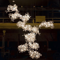 FLORANA – Suspension Florale en Métal Doré et Céramique Lumio™