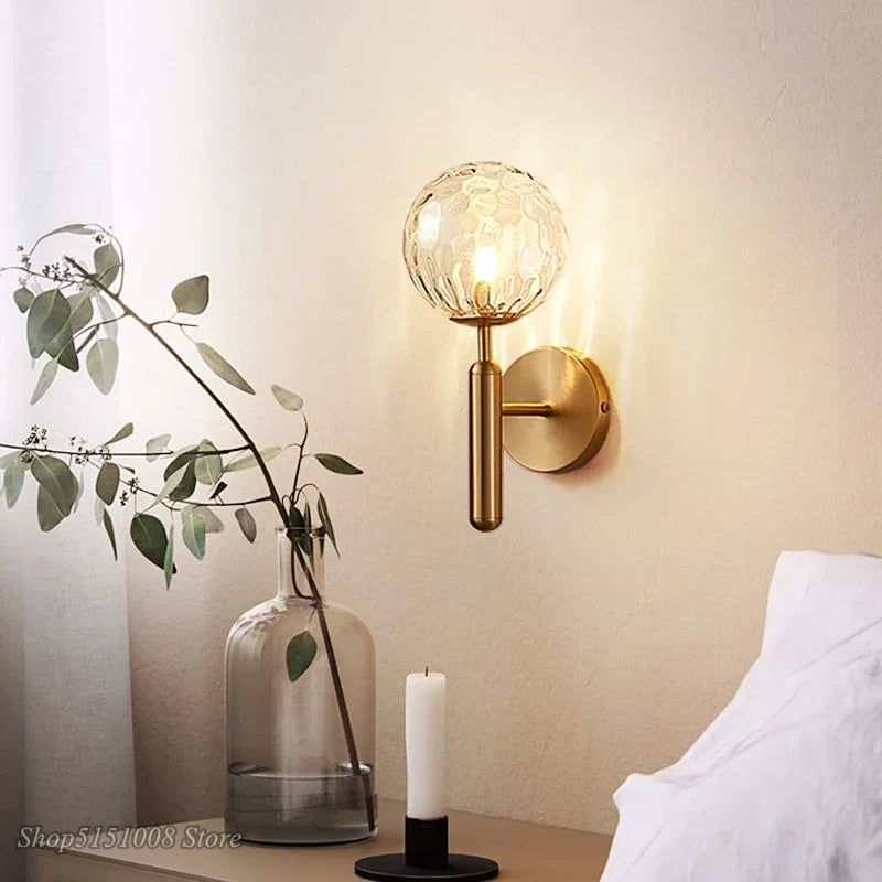 LUMA – Applique Murale Dorée avec Globe en Verre Texturé Lumio™