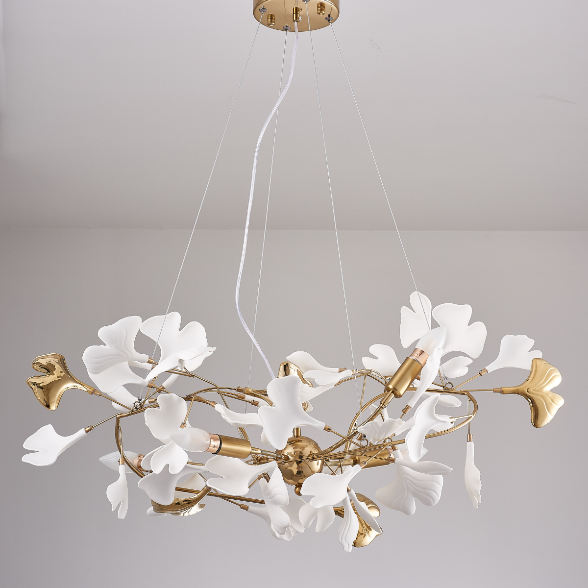 LIFIC – Suspension Feuilles en Céramique et Métal Doré Lumio™
