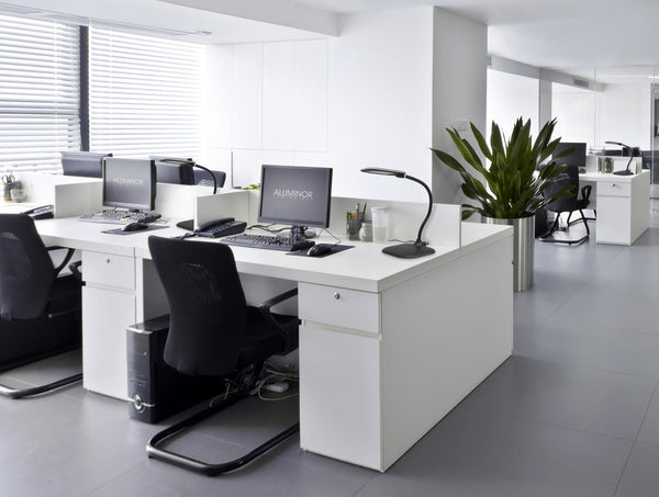 Lampe de Bureau MIKA | Design Moderne & Éclairage Ajustable