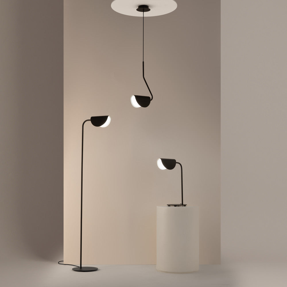 Lampe de chevet feuille en acier noir Mollis allumée