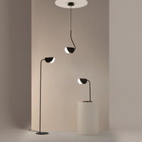 Lampe de chevet feuille en acier noir Mollis allumée