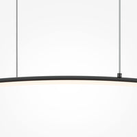 Détail du diffuseur blanc de la suspension LED linéaire finition noir mat