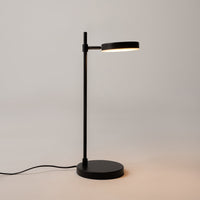 Détail de la tête ronde orientable de la lampe de chevet