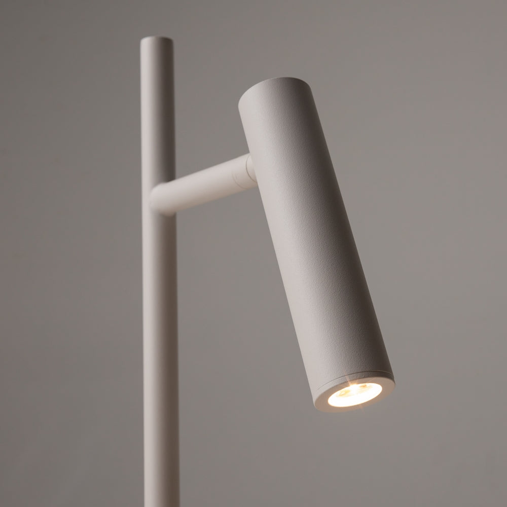 Silhouette fine et graphique de la lampe de chevet liseuse Estudo noire