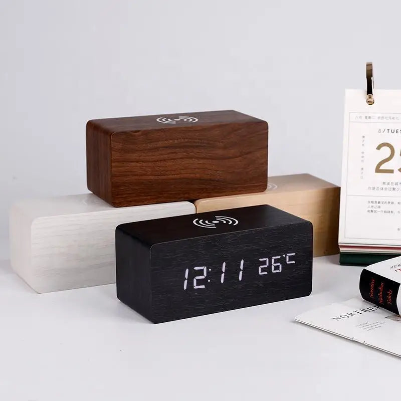 SOLENNE - Réveil Numérique en Bois avec Chargeur Sans Fil Lumio™