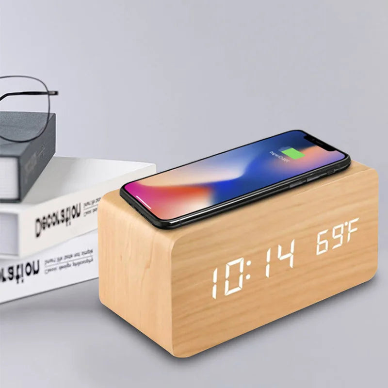SOLENNE - Réveil Numérique en Bois avec Chargeur Sans Fil Lumio™