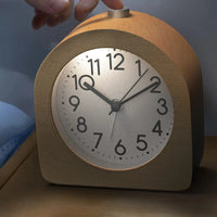 WOODTIME - Réveil Analogique en Bois avec Veilleuse et Snooze Lumio™