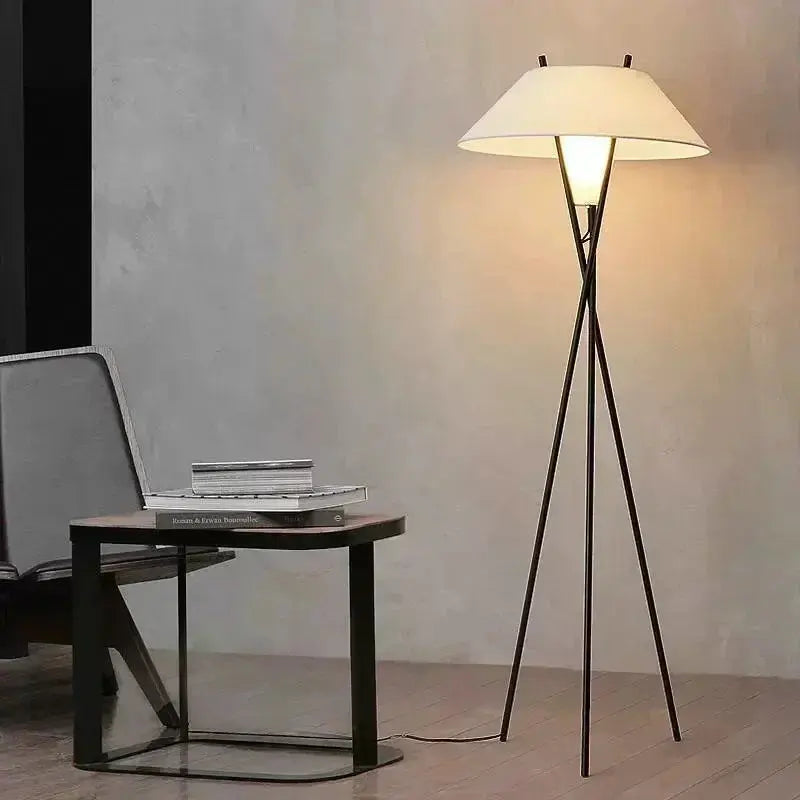 Lampadaire salon – Design Minimaliste avec Abat-Jour Évasé pour Intérieur Contemporain ANNA MONICA