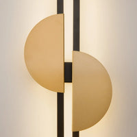 Détail de la tige lumineuse de l'applique murale LED verticale