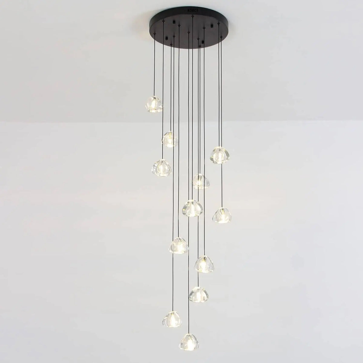 Lustre Cascade LED Noir en Cristal pour Escalier