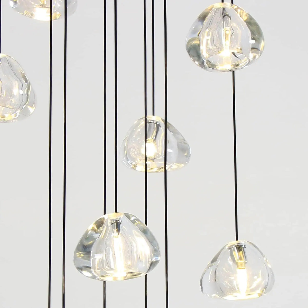 Lustre Cascade LED Noir en Cristal pour Escalier