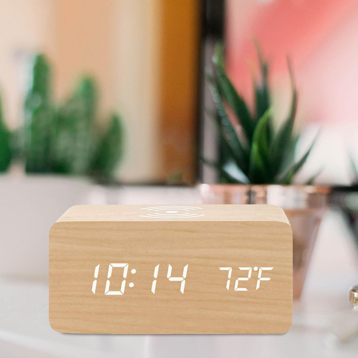 SOLENNE - Réveil Numérique en Bois avec Chargeur Sans Fil Lumio™