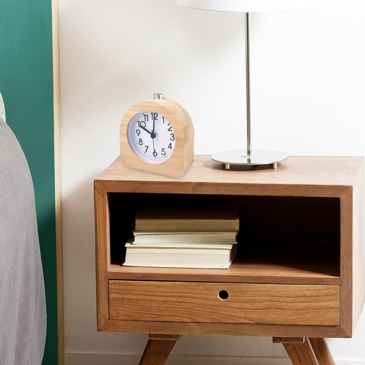 WOODTIME - Réveil Analogique en Bois avec Veilleuse et Snooze Lumio™