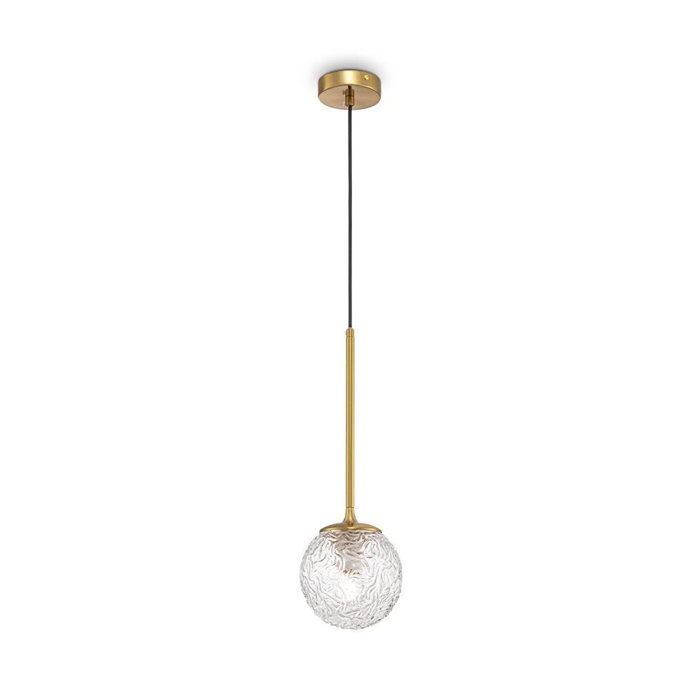Détail du diffuseur en verre transparent de la suspension Ligero dorée