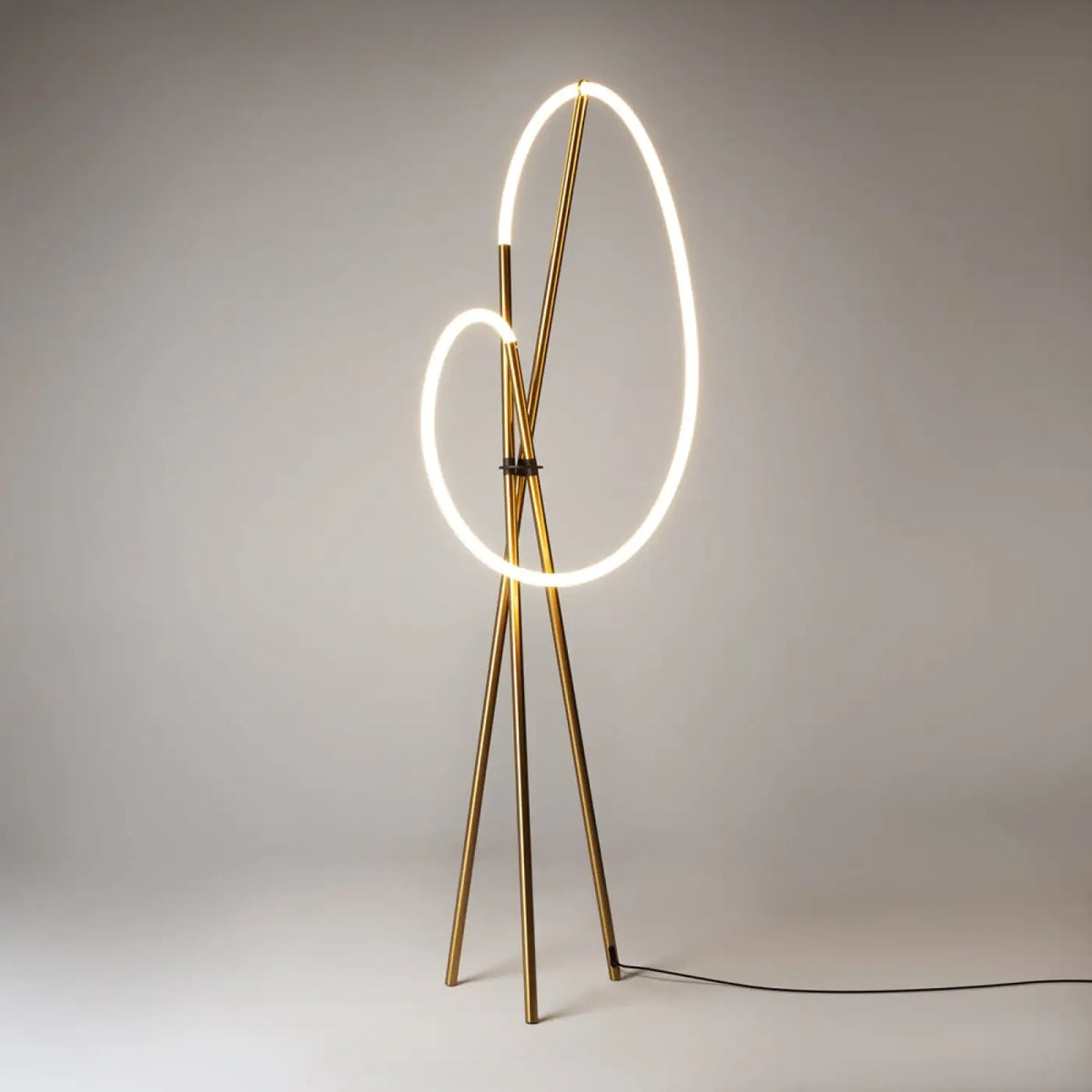 Lampadaire trépied en aluminium noir avec diffuseur silicone tressé, vue 7