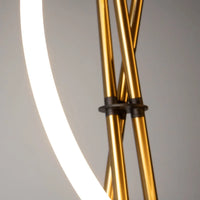 Lampadaire trépied placé dans un angle de chambre cosy, vue 10