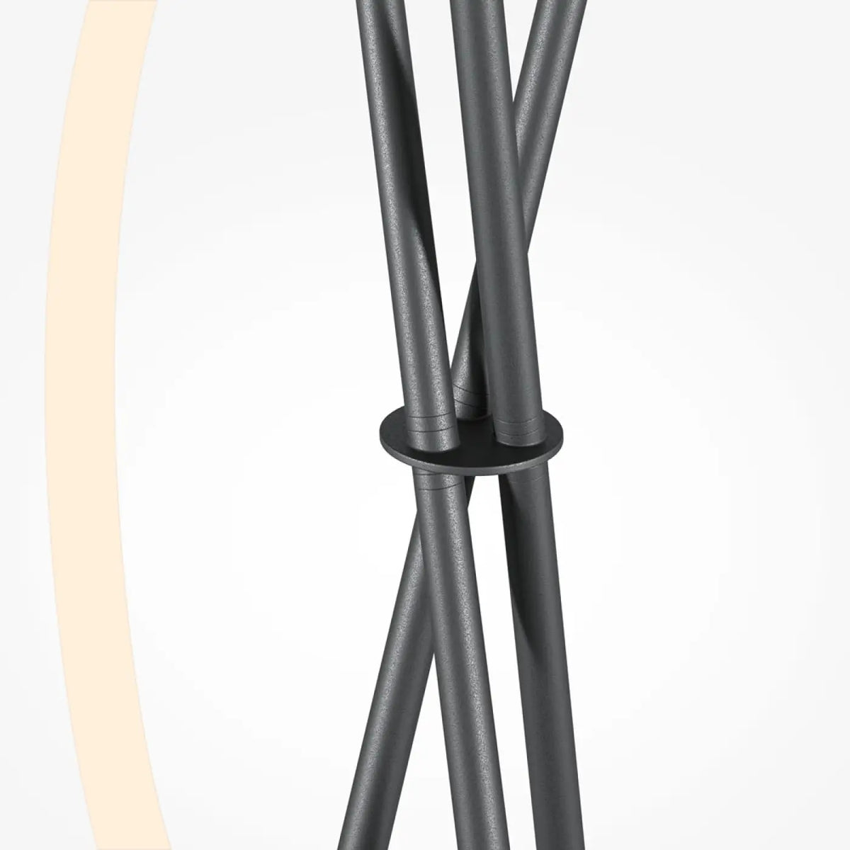 Lampadaire trépied version noire dans un intérieur minimaliste