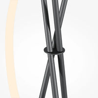 Lampadaire trépied version noire dans un intérieur minimaliste