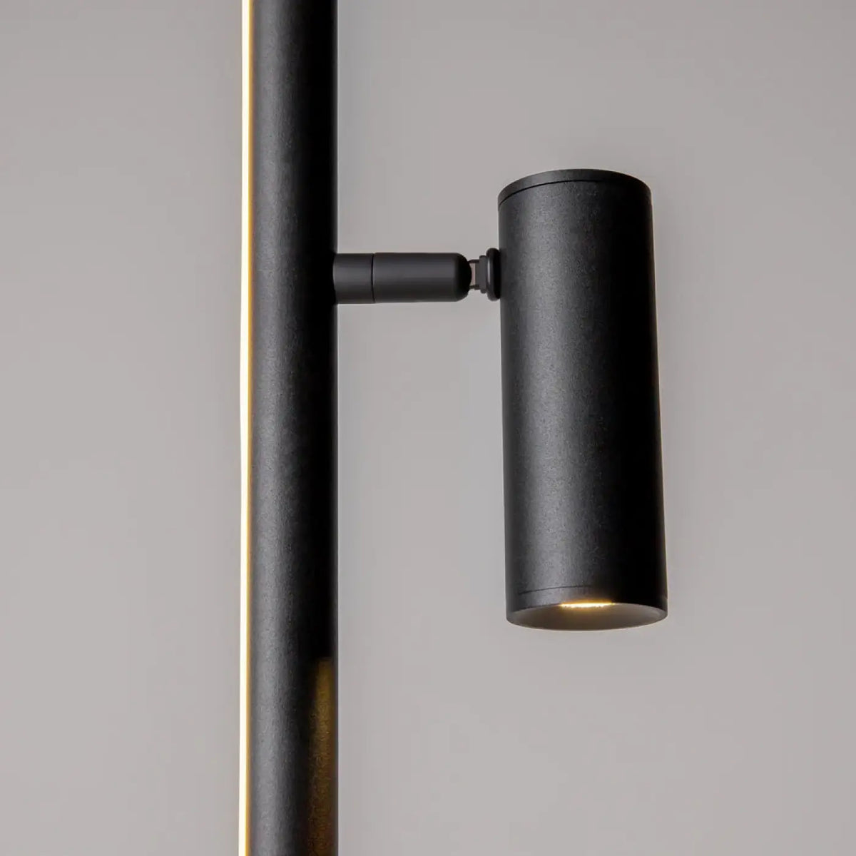 Détail du profil aluminium fin du lampadaire LED ultra-fin