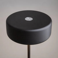 Lampe de chevet rechargeable allumée diffusant une lumière tamisée