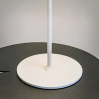 Lampe de chevet rechargeable dorée posée sur une console d'entrée, vue 14