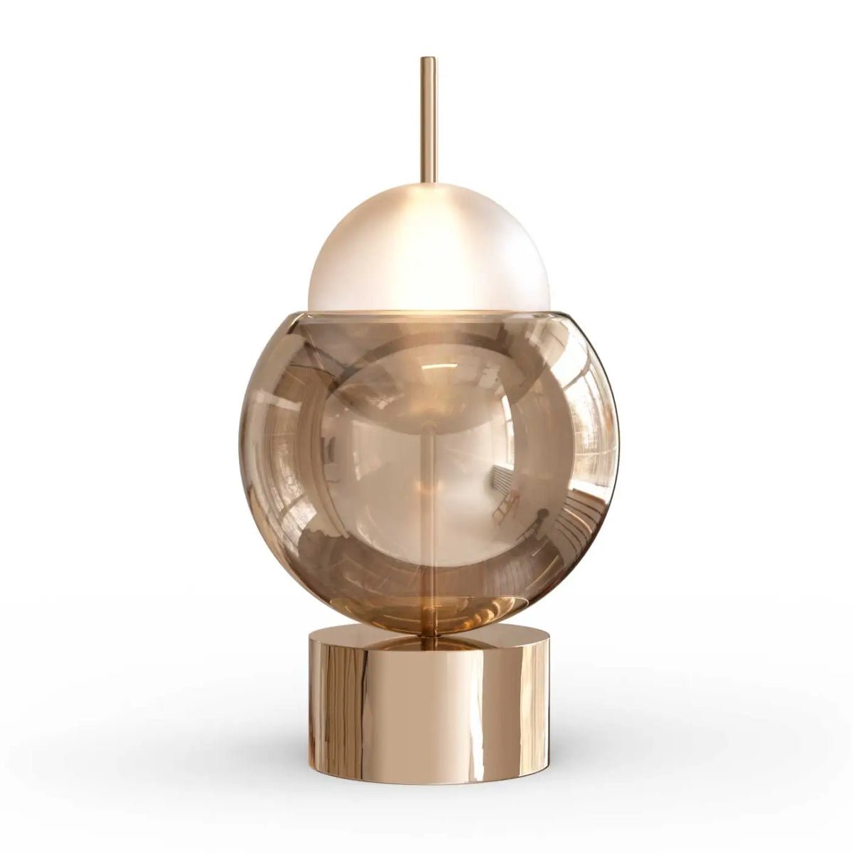 Lampe de chevet en verre Théa argentée posée sur une table de nuit