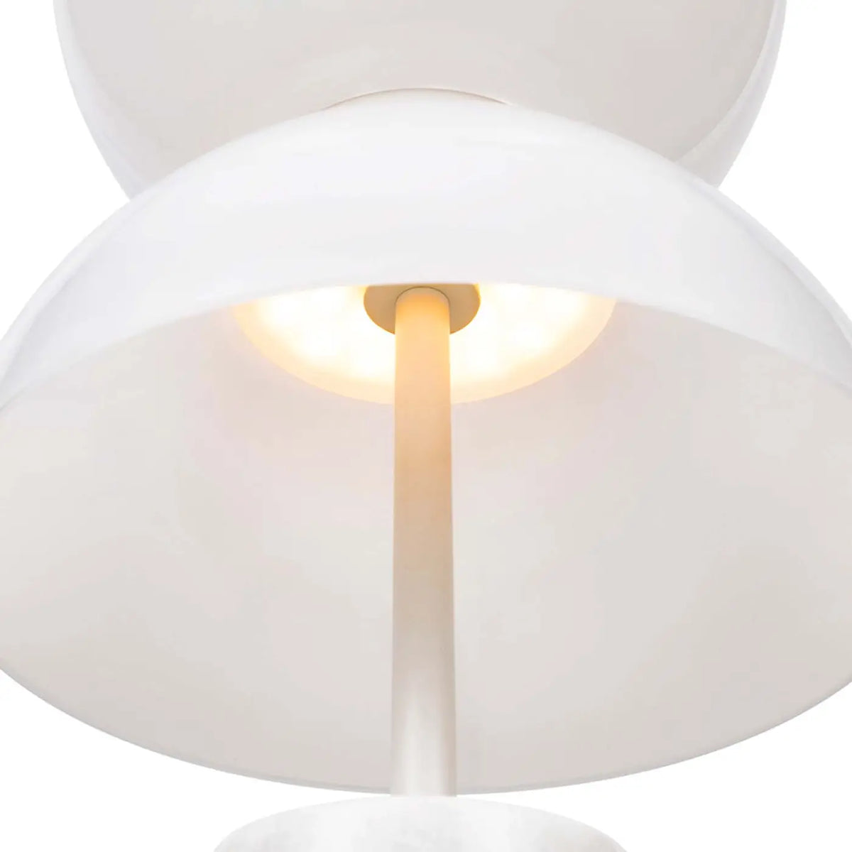 Lampe de chevet globe en marbre noir sur table de nuit, vue 8