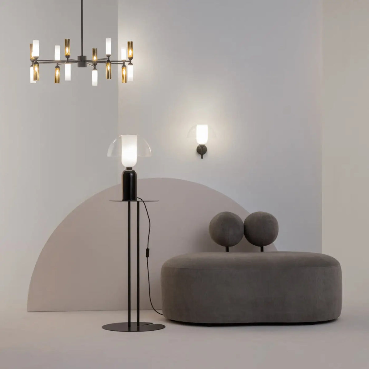 Lampe de chevet céramique Memory noire sur table de nuit moderne