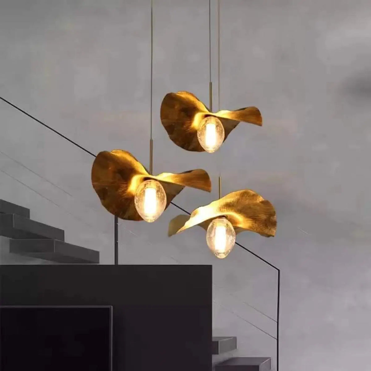 Lampe Suspendue Grappe Dorée pour Escalier et Salon
