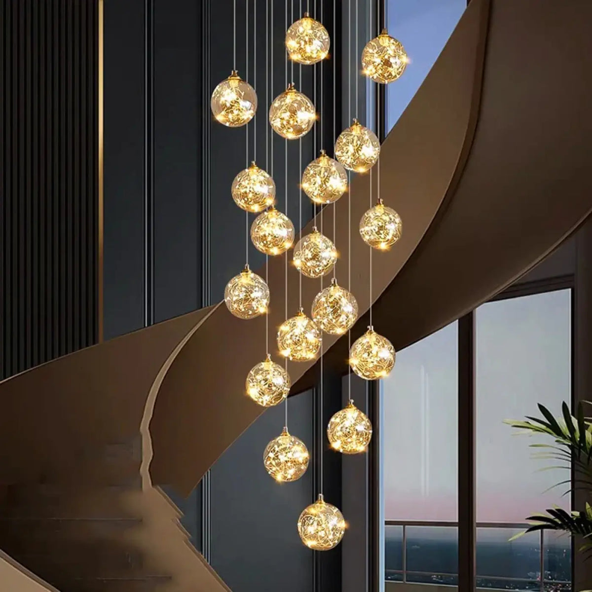 Suspension Cascade LED Dorée pour Escalier