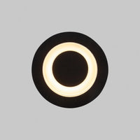 Vue rapprochée du spot encastré étanche en acier noir