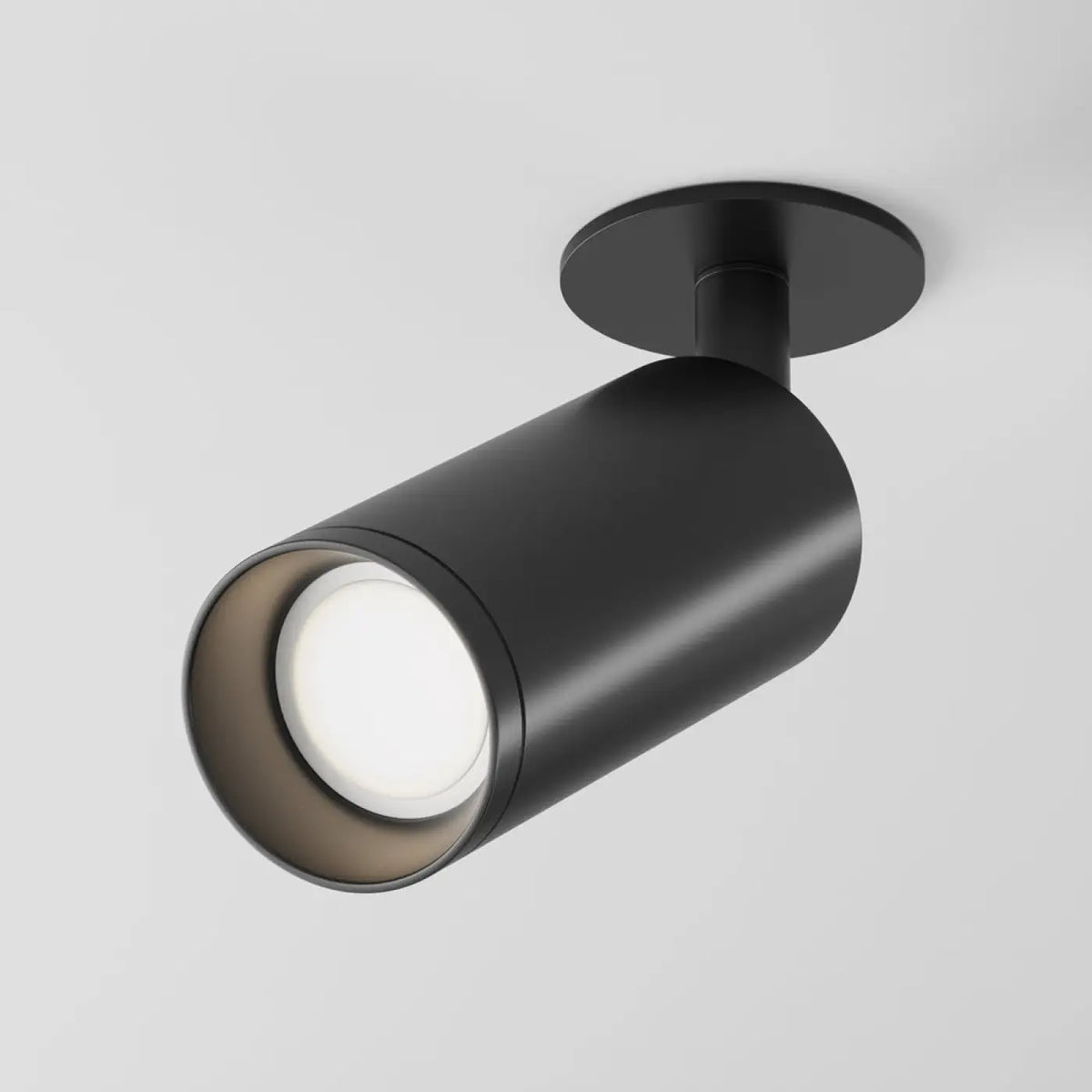 Spot orientable en aluminium noir pour plafond moderne design.