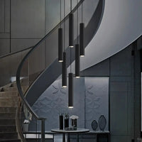 Suspension Cascade Cylindres Noirs pour Escalier
