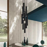 Suspension Cascade Cylindres Noirs pour Escalier