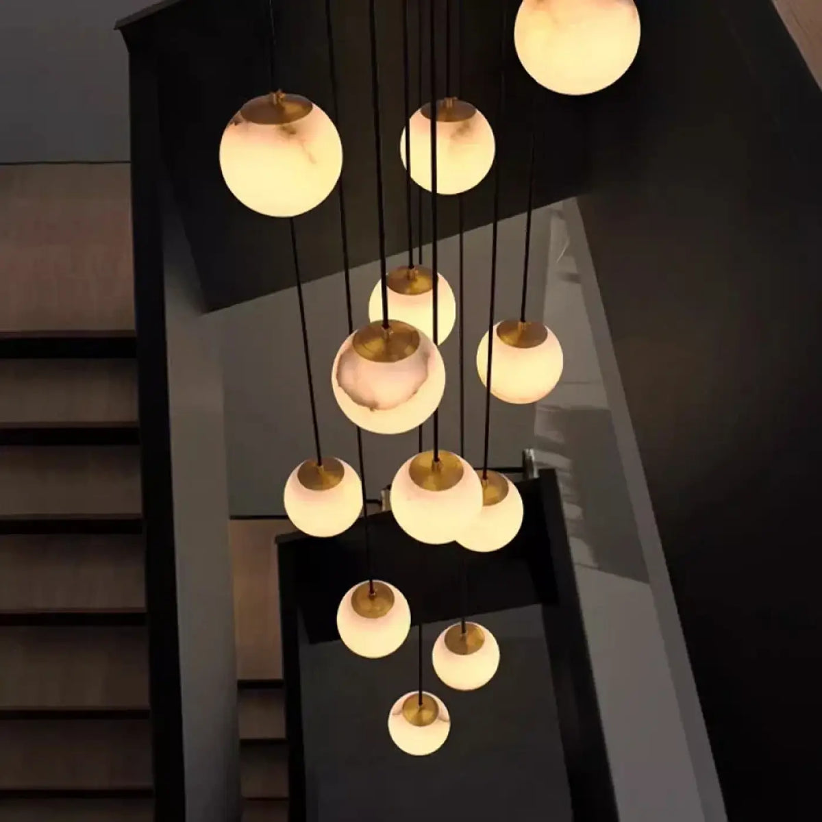 Lampe Suspendue Grappe Marbrée Blanche et Dorée