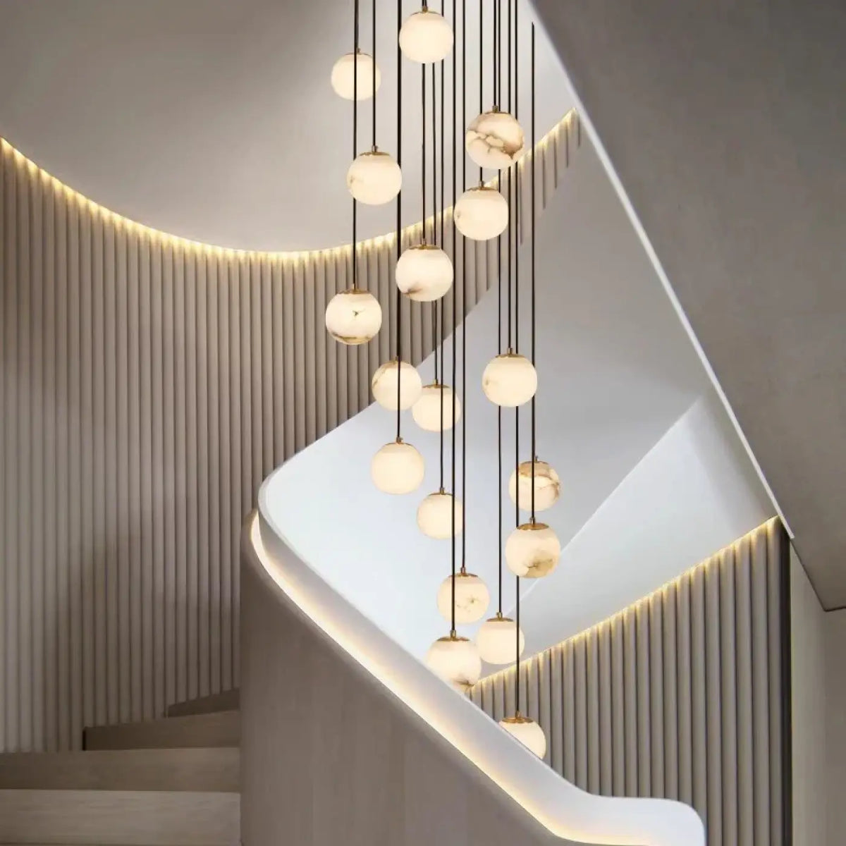 Lampe Suspendue Grappe Marbrée Blanche et Dorée
