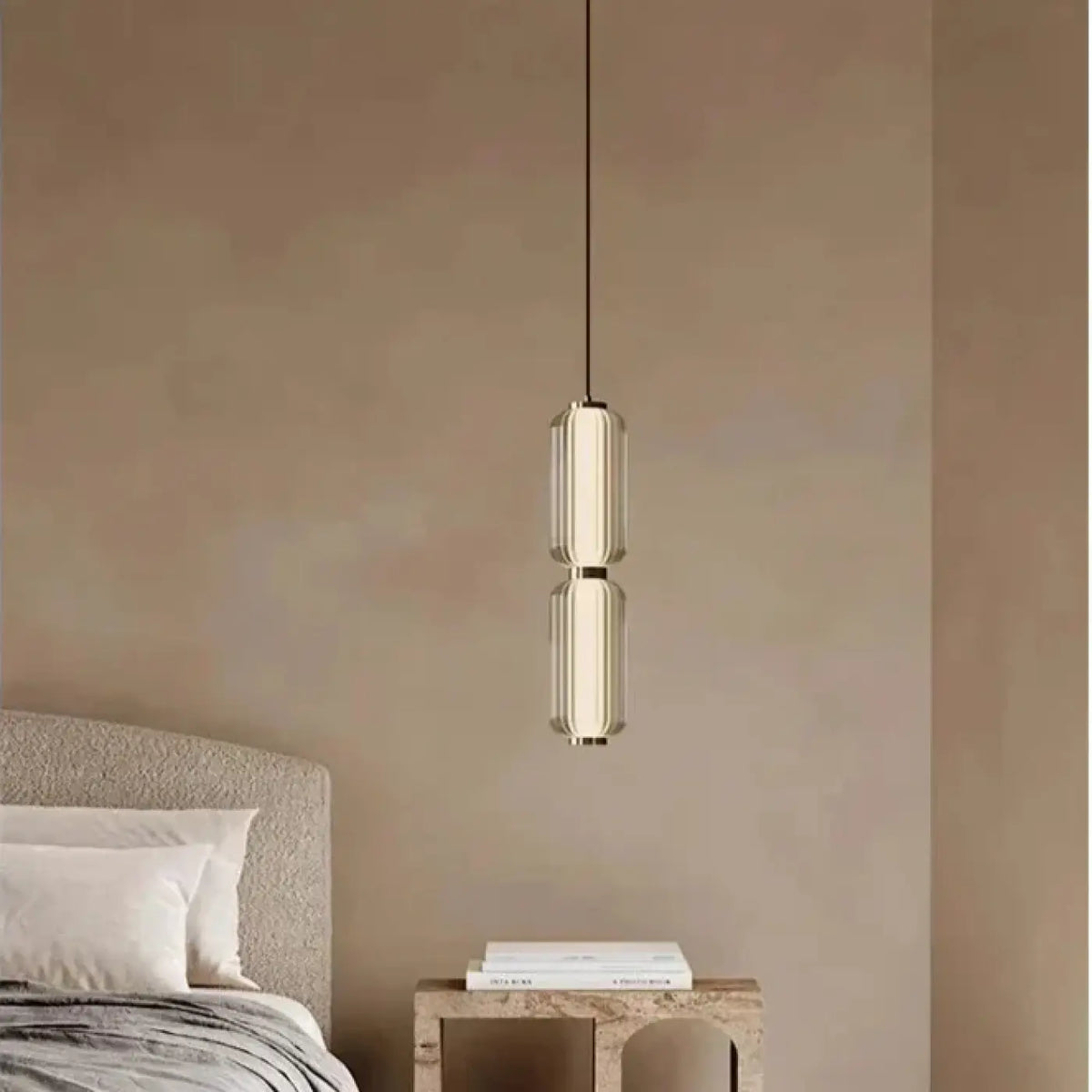 Suspension Cylindrique en Verre Nervuré Doré