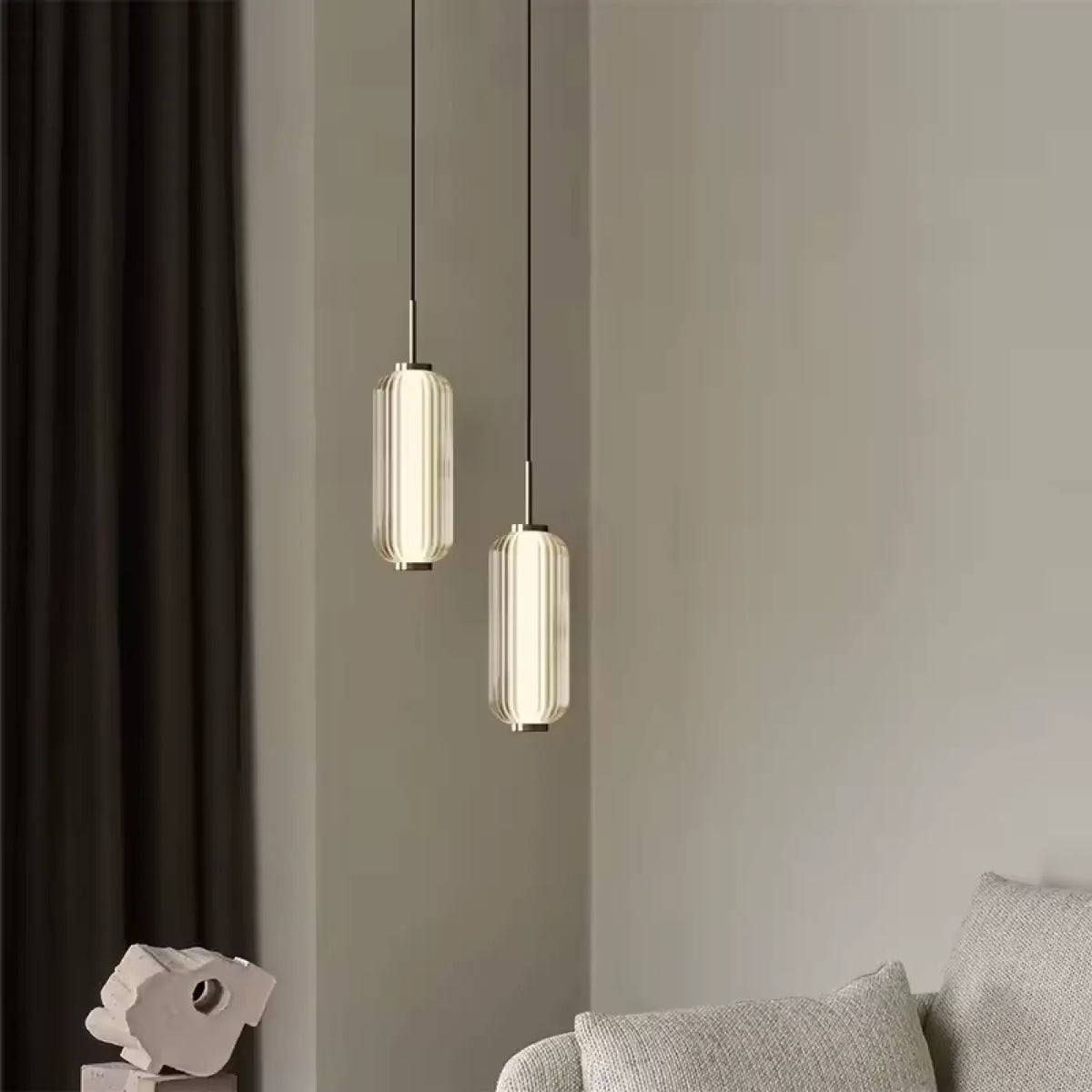 Suspension Cylindrique en Verre Nervuré Doré