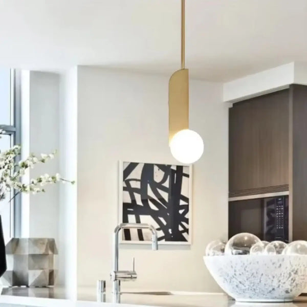 Suspension Dorée Minimaliste avec Boule en Verre