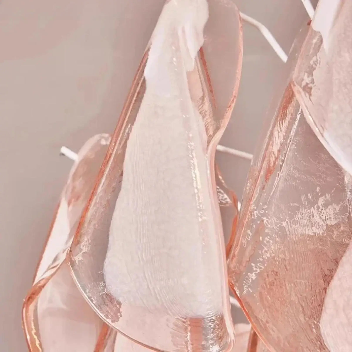 Suspension en Verre Rose à Pétales Décoratifs