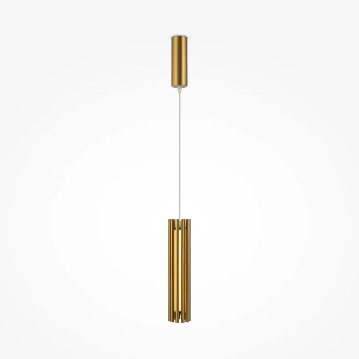Suspension cylindrique dorée éclairant une table à manger